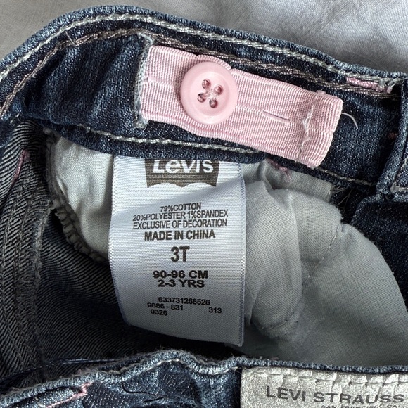 Levi's - Classic Blue Kids Jeans with butterfly pocket design/ adjustable waist - Picture 2 of 6